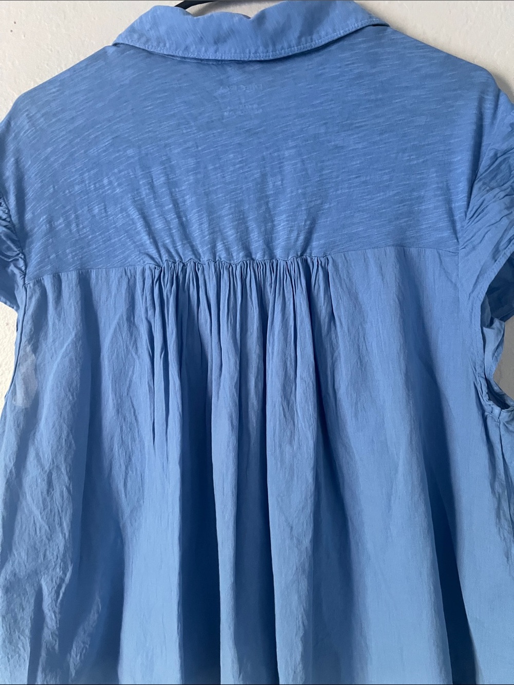 Like New! PILCRO Flutter-Sleeve Babydoll Top Blue Size M - Picture 10 of 15
